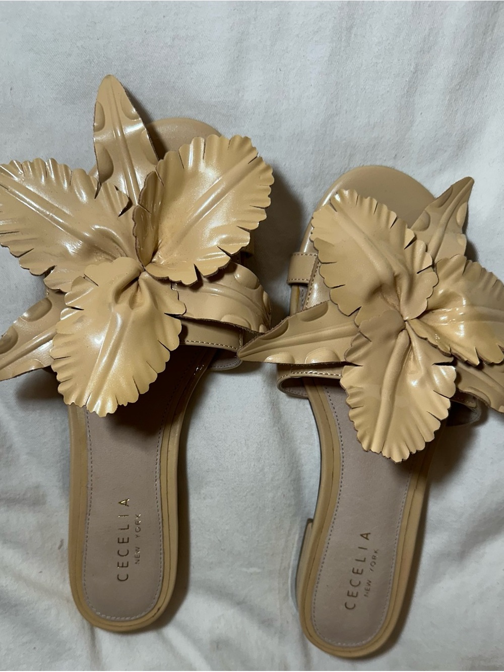 CECILIA NEW YORK Beige Floral Leaf Slide Sandals